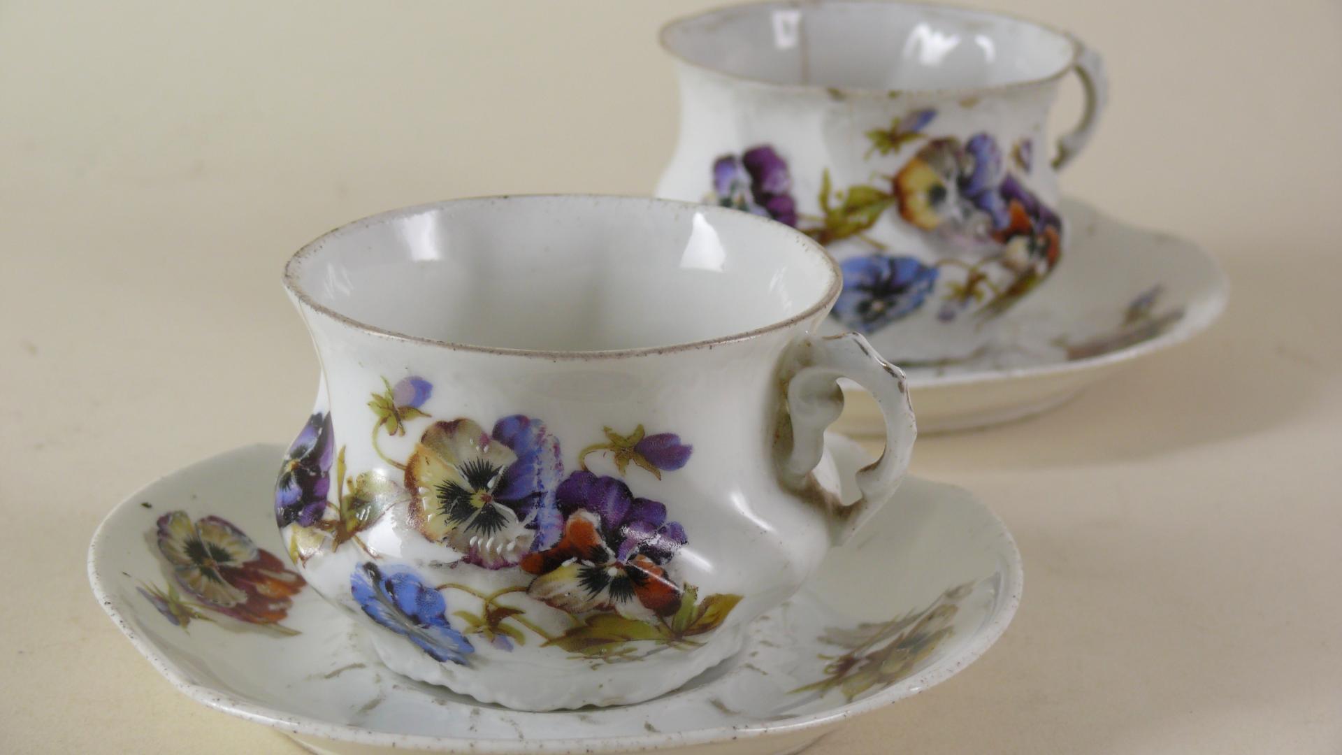 Tazas y platillos de porcelana para té o café. Colección Museo Regional de Rancagua