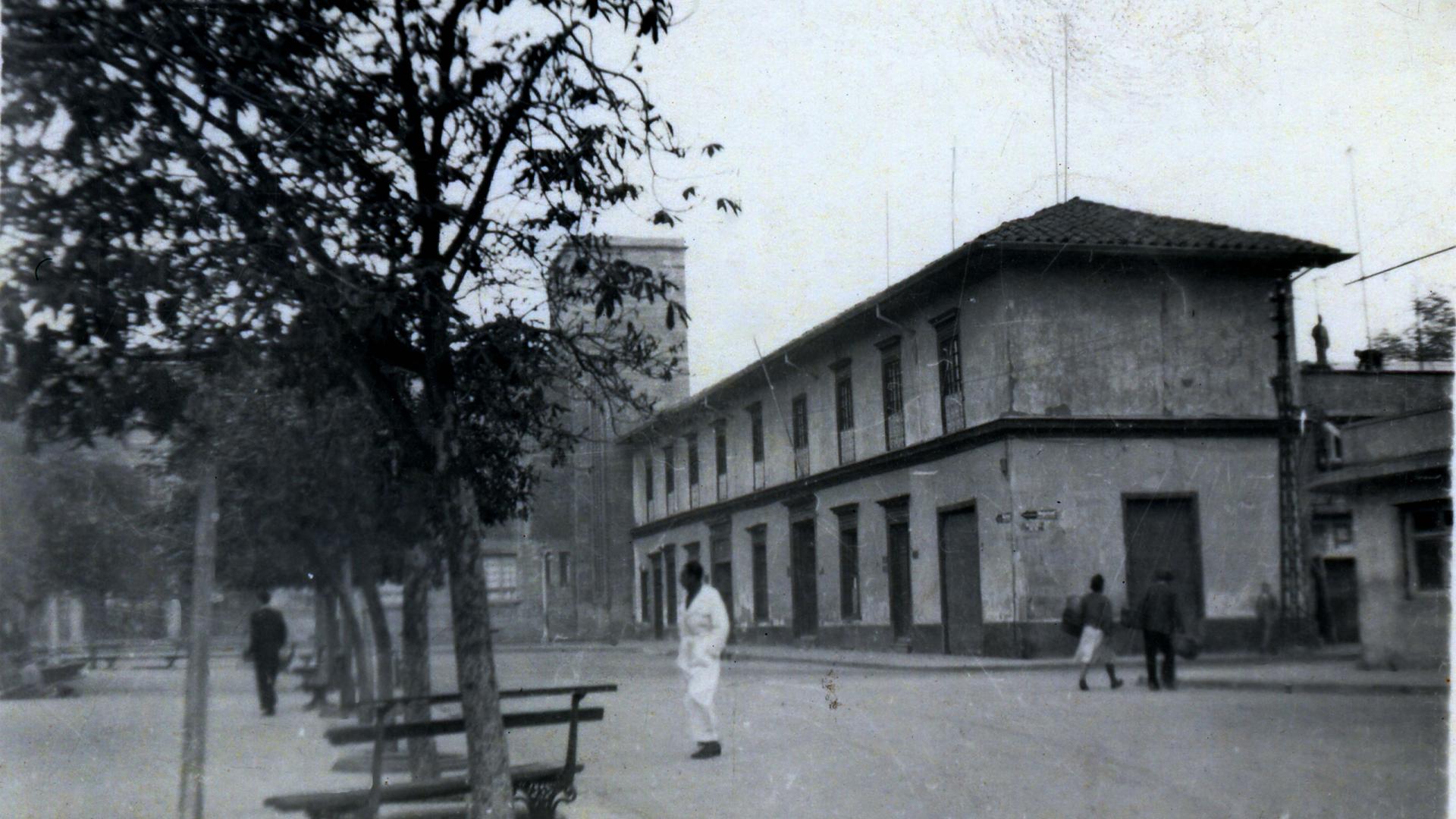 Edificio municipal Edificio Municipal de Rancagua. Construido en 1855 y destruido en 1945. Colección Archivo Fotográfico Museo Regional de Rancagua