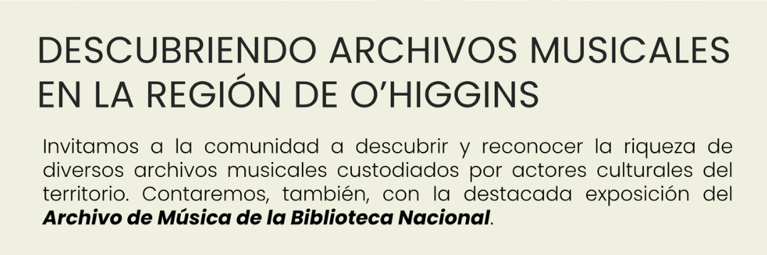 Fotografía de una mesa con un tocadiscos, partituras y discos de acetato. Franja con letrero dondo beige y letras negras que dice Descubriendo Archivos Músicales en la región de O'Higgins