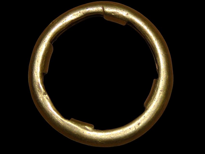 Anillo de oro