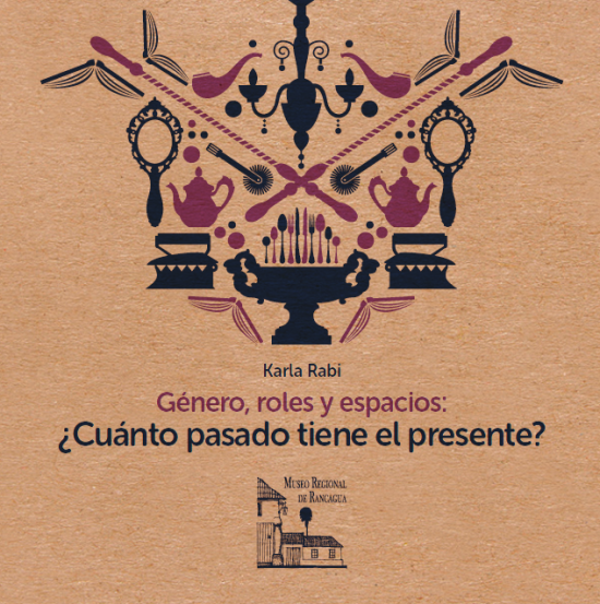 portada del libro en que se aprecia una composición de objetos como espejos, planchas a carbón, teteras, libros, fustas, etc.