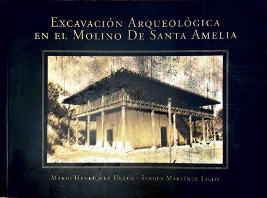 Portada de tono negro, en la zona superior está escrito “Excavación arqueológica en el Molino de Santa Amelia”, en el centro una fotografía en tonos sepia una construcción de dos pisos que corresponde al molino señalado anteriormente. Y en la zona inferior, los nombres “Mario Henríquez Urzúa – Sergio Martínez Lillo. 